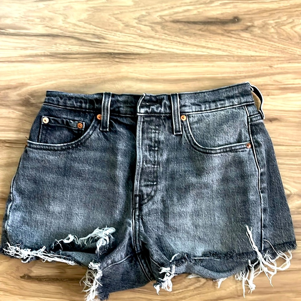 Levi’s “mom” high rise shorts